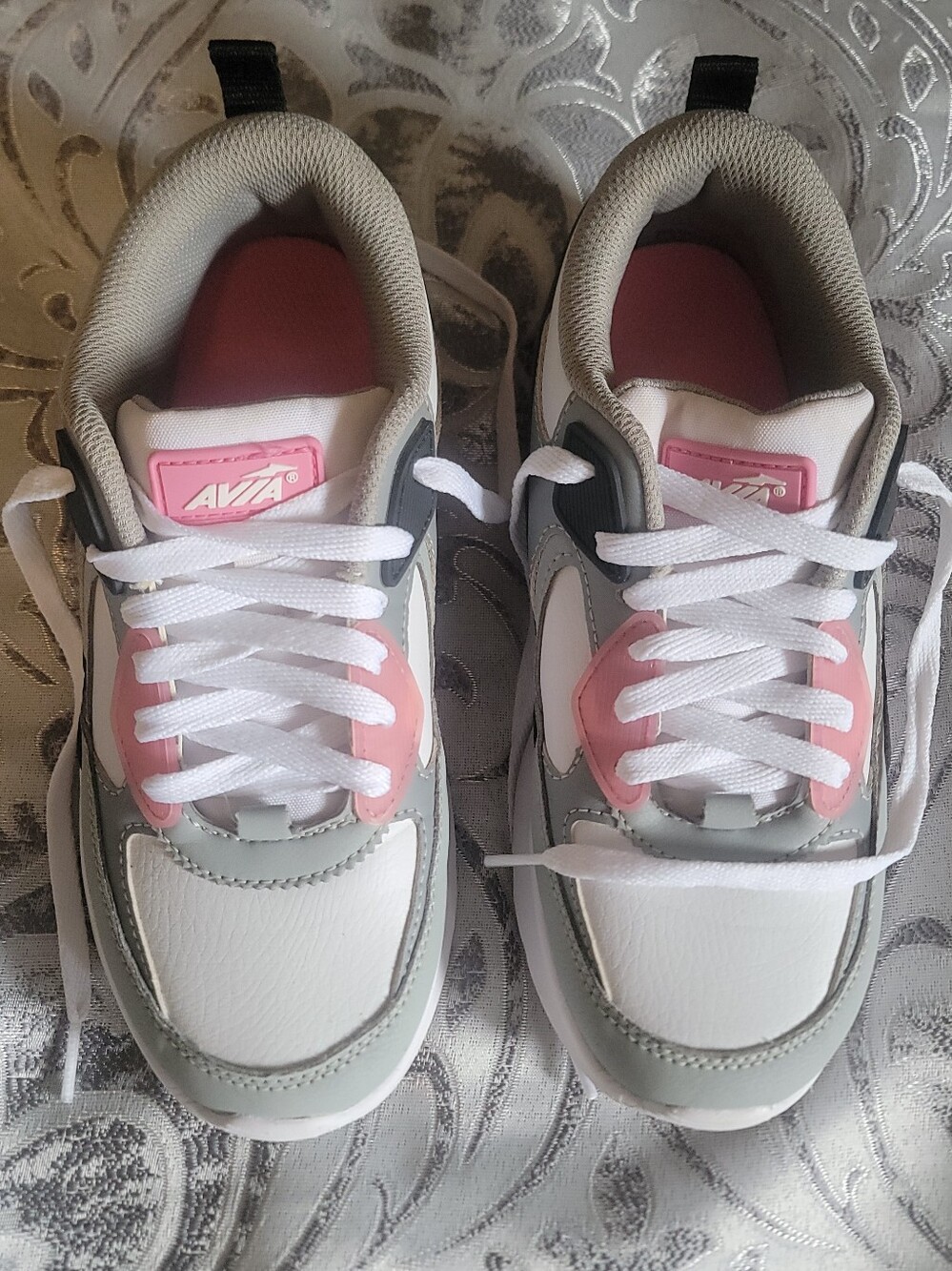 Avia White Gray Pink Lace-Up Low-Top Sneakers